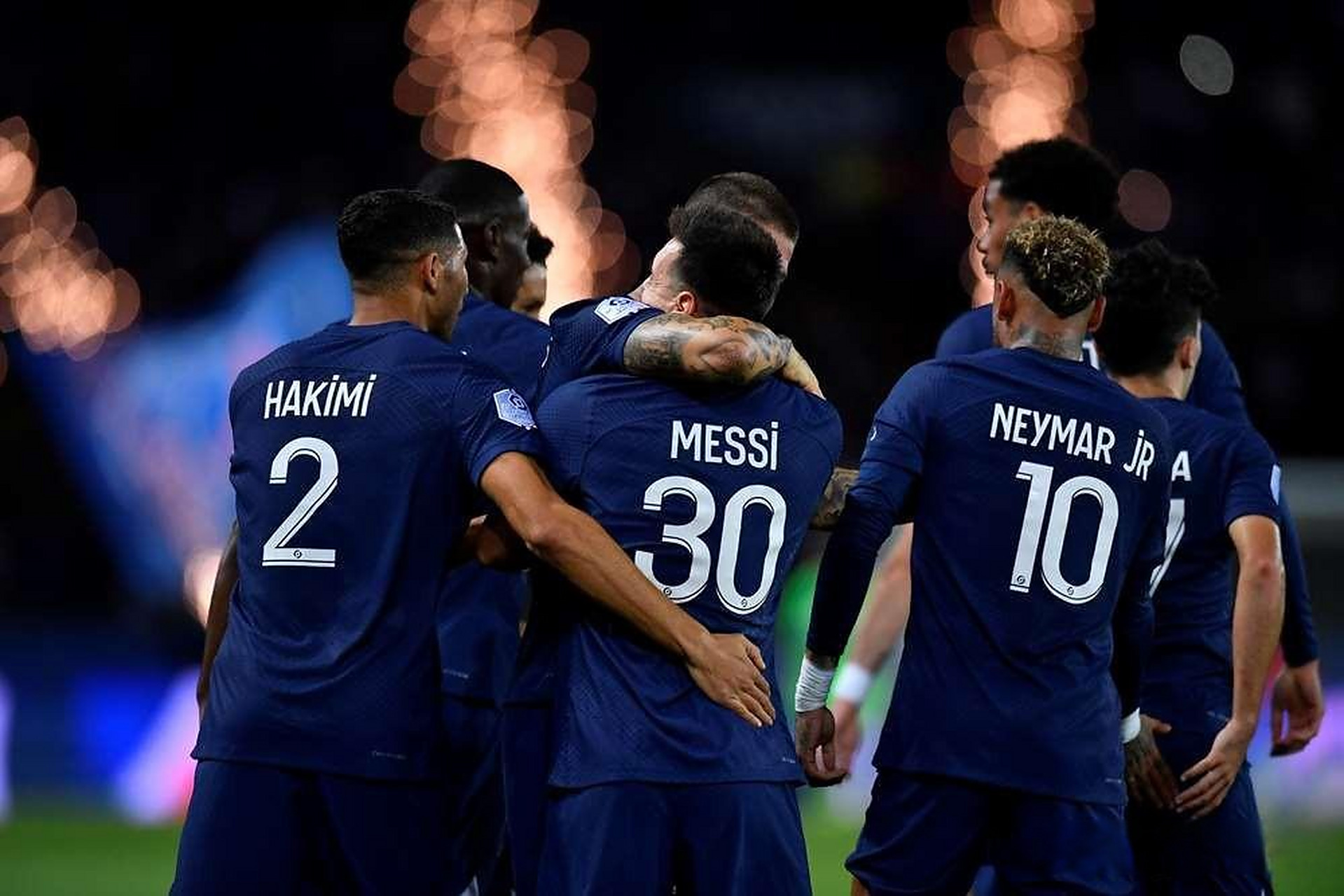 本菲卡战平曼联,梅西乌龙送礼德甲的简单介绍 本菲卡战平曼联,梅西乌龙送礼德甲的简单介绍