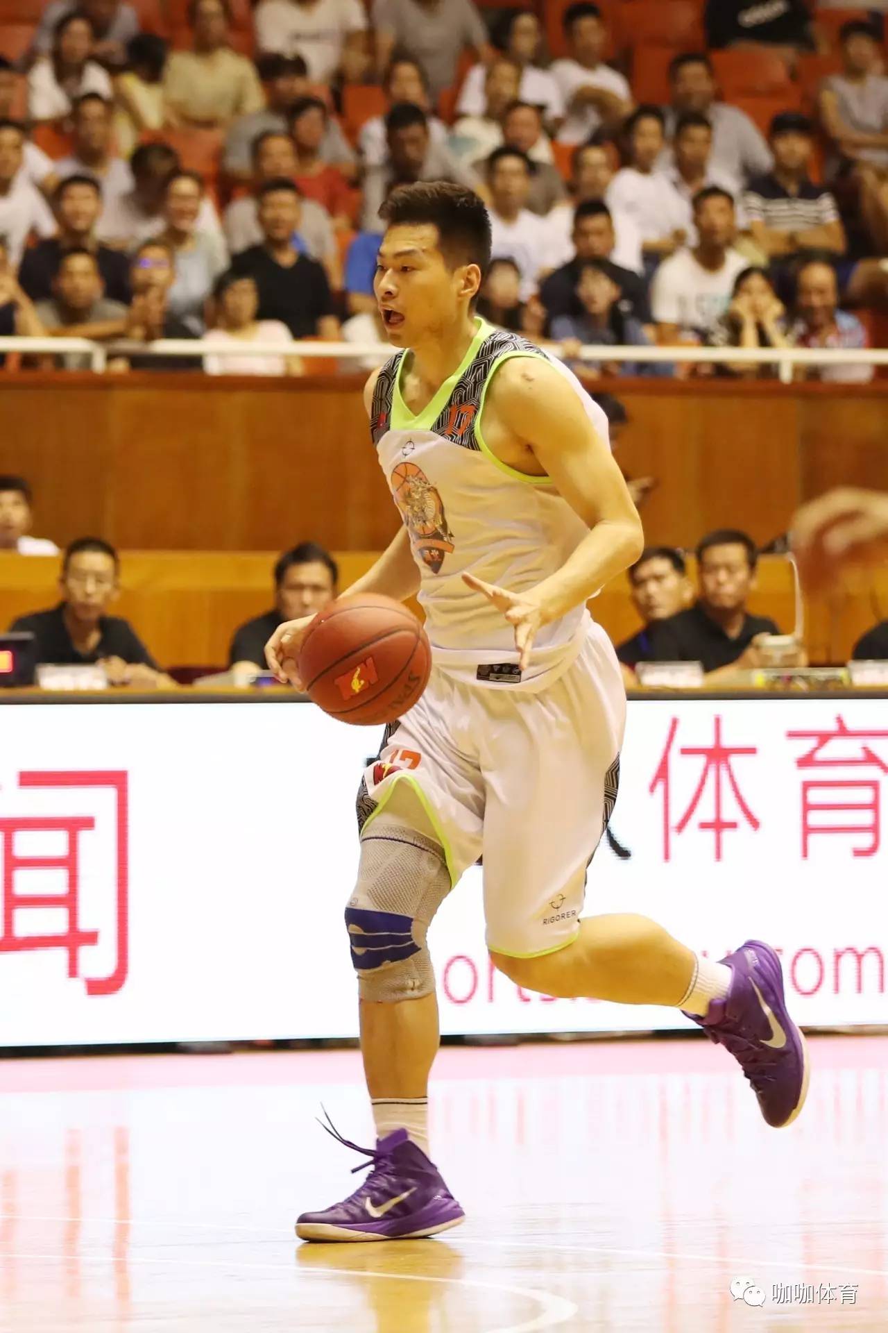 西藏男篮在比赛中震撼表演获胜 西藏男篮在比赛中震撼表演获胜