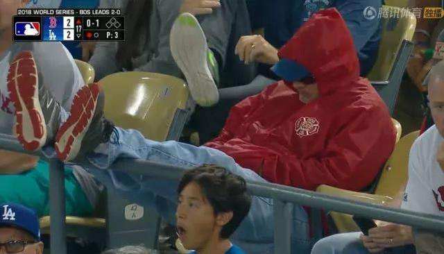 棒球选手赛后落泪,背后故事感人 棒球选手赛后落泪,背后故事感人