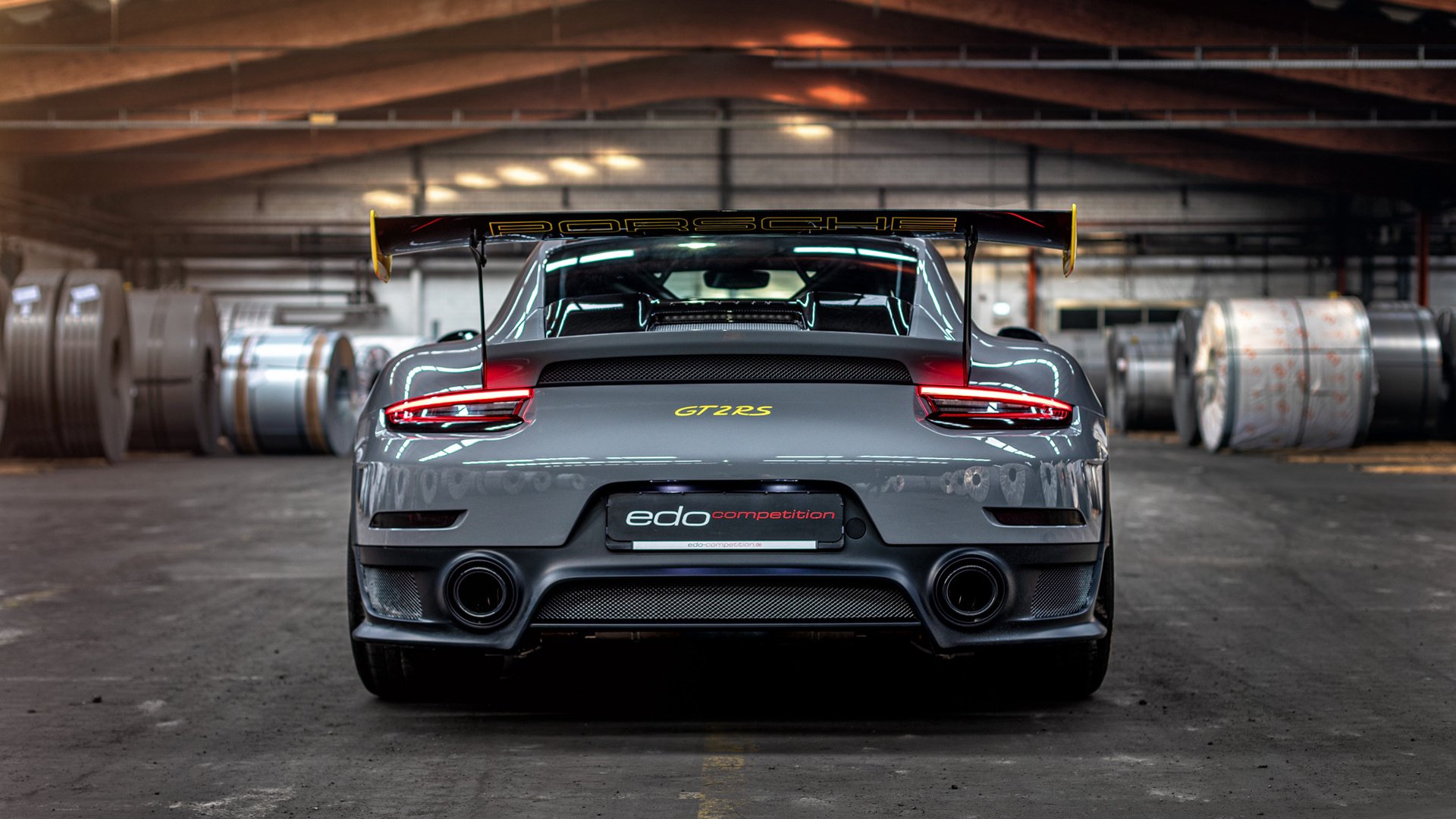 墨蓝与深红的交响,黄昏球场,穆勒一锤定音